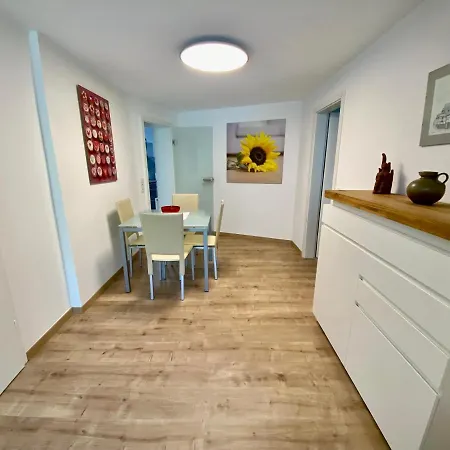 Haus Maria - Naturpark Rhein-westerwald * Isenburg